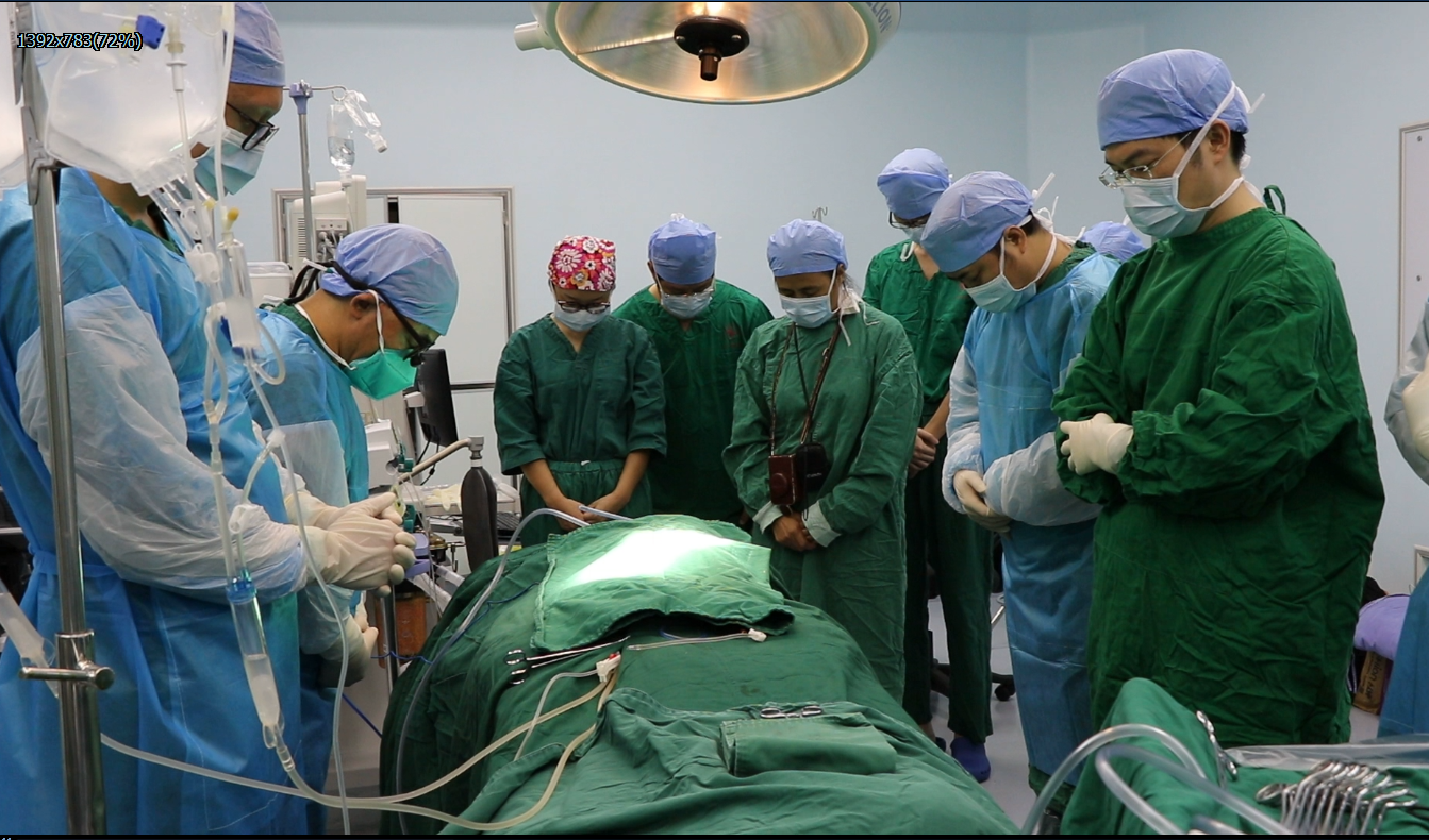 医务人员向送别晓宇并致敬.png W020210111397654250946.png